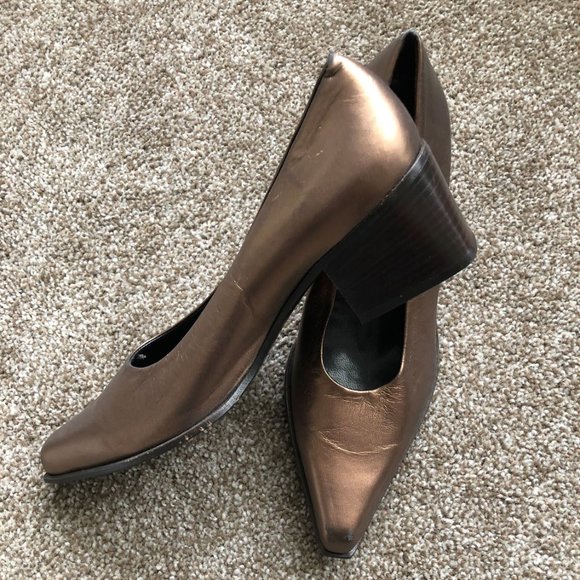 DONALD J PLINER BRONZE SHOE 9N - Picture 1 of 5